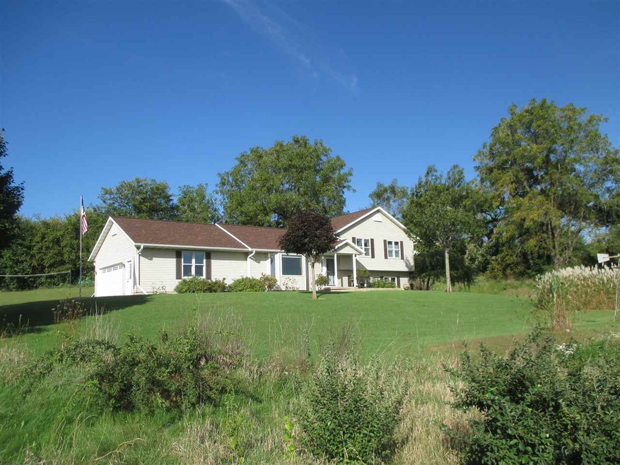 6060 Vroman Rd, Fitchburg, WI 53593 - photo 1