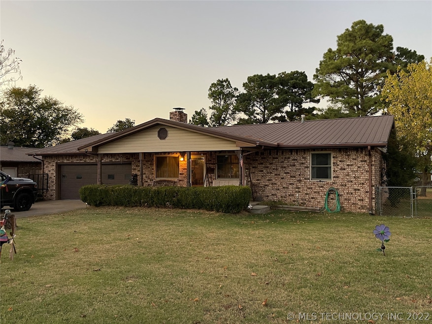 611 Broadway Ave, Eufaula, OK 74432 - photo 1