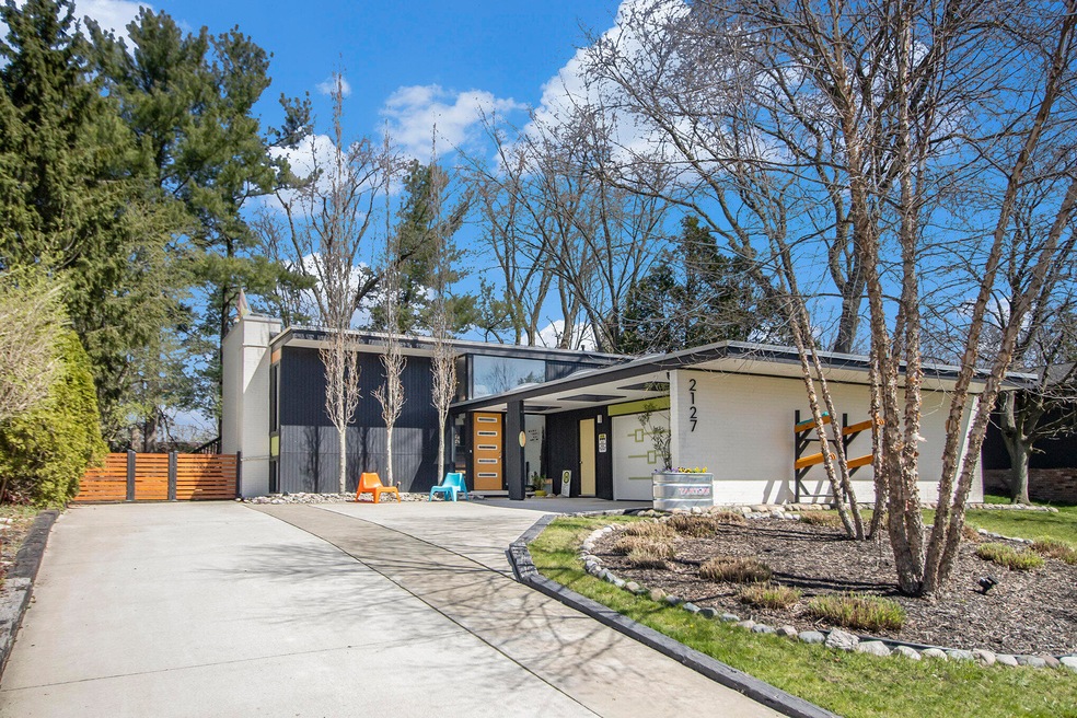 2127 Camelot Rd, Ann Arbor, MI 48104 - photo 1