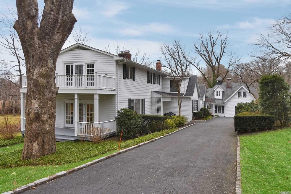 10 Ridge Rd, Glen Cove, NY 11542 - photo 1