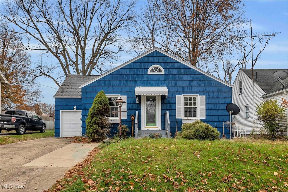 1414 Hollywood St NE, Warren, OH 44483 - photo 1