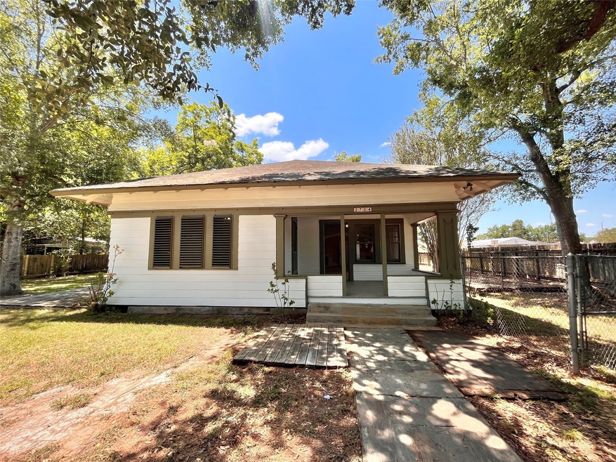 2704 Avenue G, Bay City, TX 77414 - photo 1