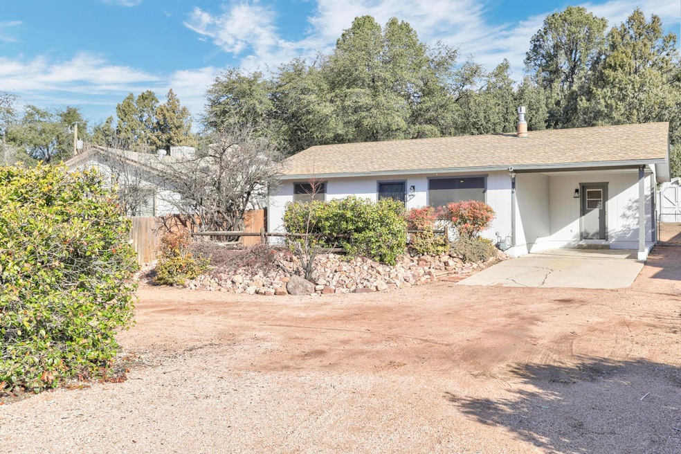 816 W Bridle Path