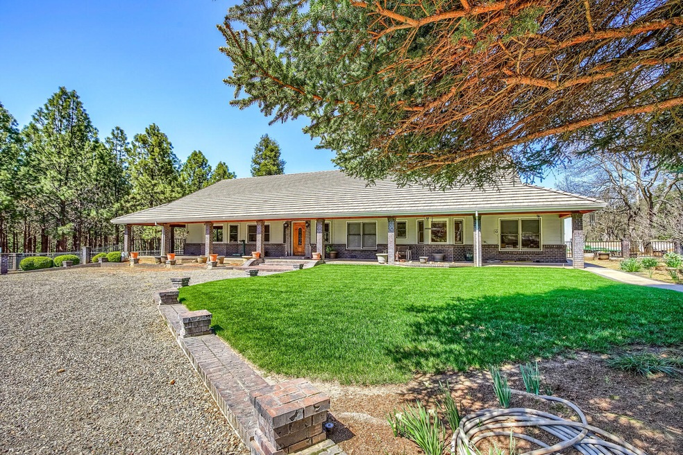 12300 Blackwell Rd, Central Point, OR 97502 - photo 1