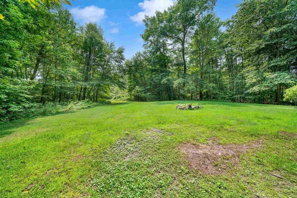 25 English Range Rd unit B, Derry, NH 03038 - photo 1