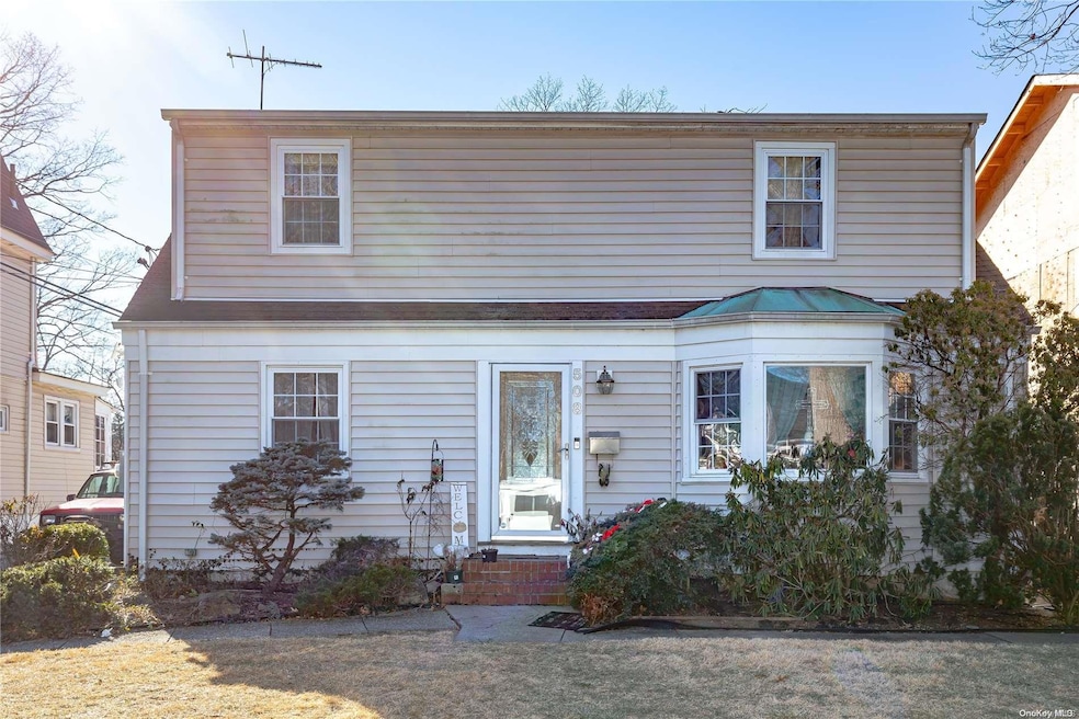 508 Linden St, West Hempstead, NY 11552 - photo 1