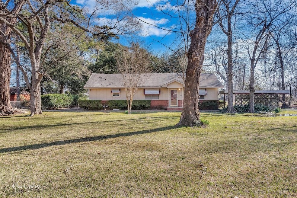 Single story home featuring a front yard