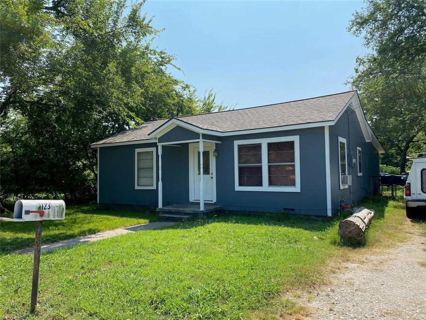 1123 S Wine St, Gainesville, TX 76240 - photo 1