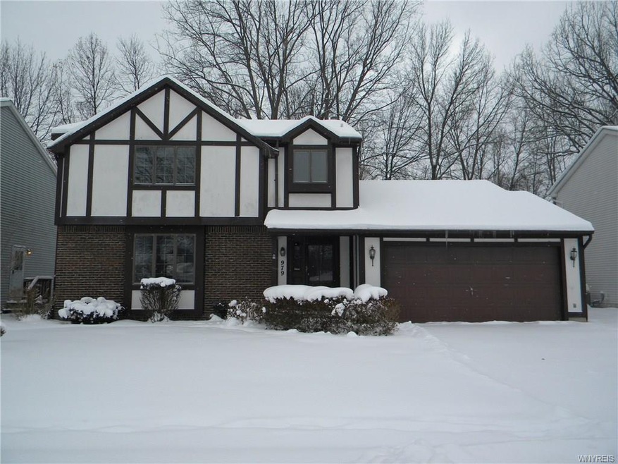 979 Castlebar Dr, North Tonawanda, NY 14120 - photo 1