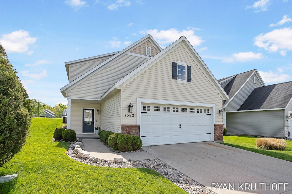 1-web-or-mls-1382-highland-hill