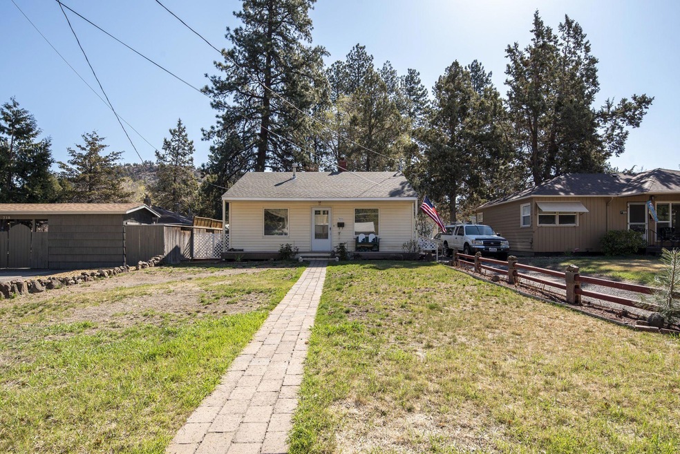 704 NE 9th St, Bend, OR 97701 - photo 1