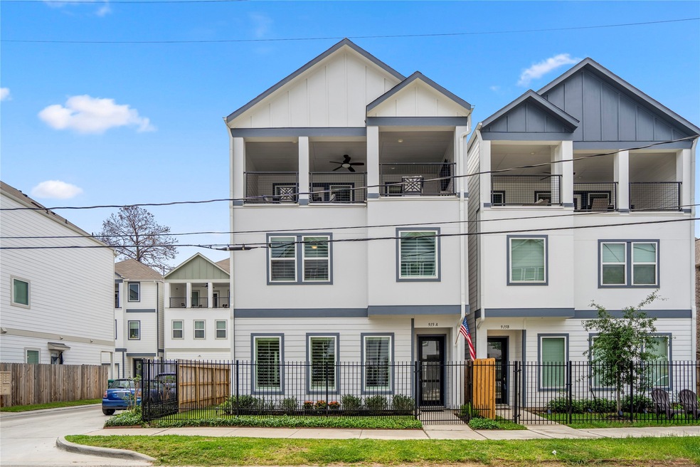 915 W 35th St unit A, Houston, TX 77018 - photo 1