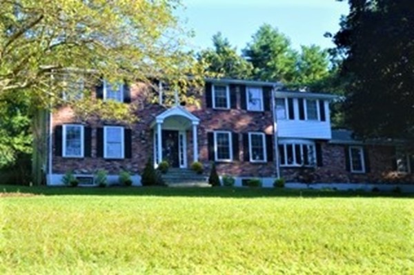 18 Onondaga Ln, Medfield, MA 02052 - photo 1