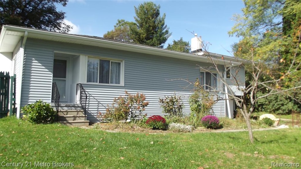 5085 Bray Rd, Flint, MI 48505 - photo 1