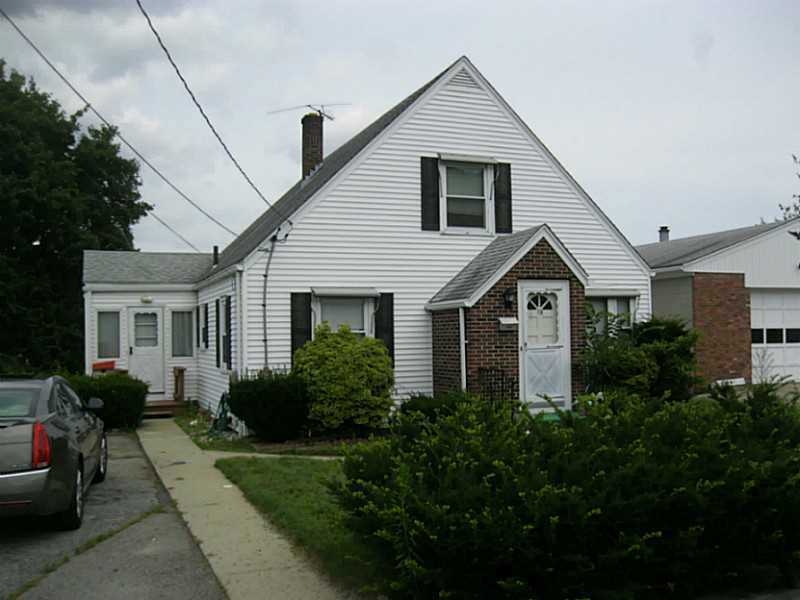 19 Flanders St, Johnston, RI 02919 - photo 1