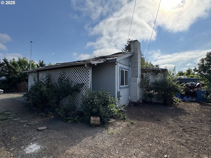 255 36th St, Springfield, OR 97478 - photo 1