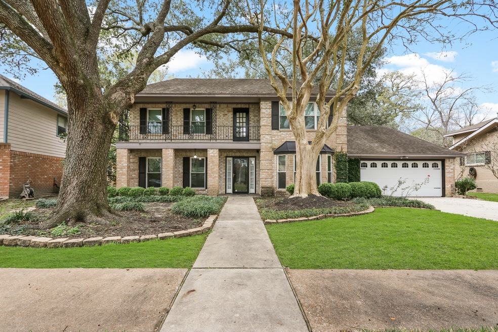 120 Saint Andrews Dr, Friendswood, TX 77546 - photo 1