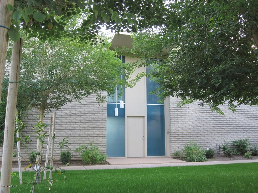 Exterior Entry w lush green belt