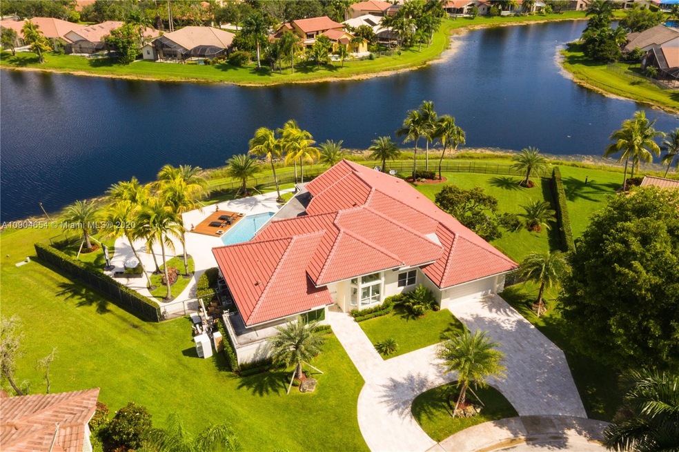 1150 Manor Ct, Weston, FL 33326 - photo 1