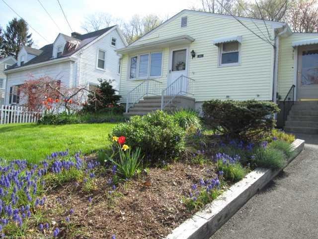 1015 Townsend Ave, New Haven, CT 06512 - photo 1