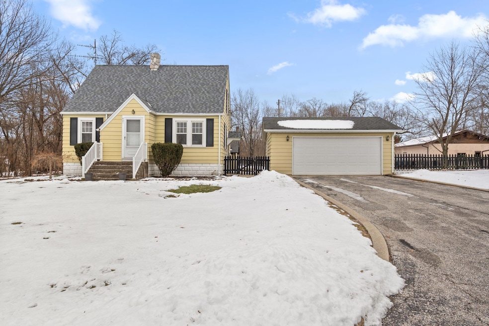 601 Azalea St SE, Demotte, IN 46310 - photo 1