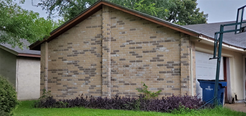 7826 Battlecreek Dr, Houston, TX 77040 - photo 1