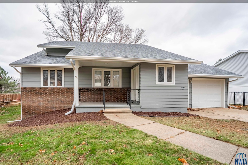 1121 2nd St SE, Le Mars, IA 51031 - photo 1