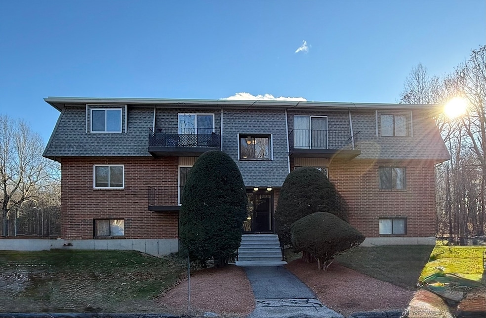 176 Maple Ave unit 3-25, Rutland, MA 01543 - photo 1