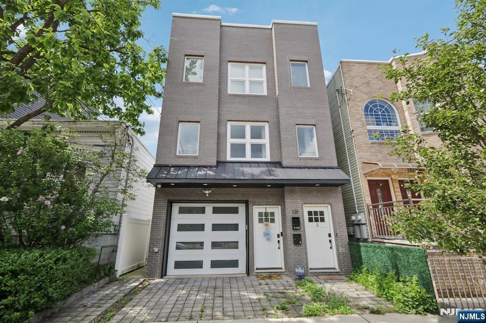 For Sale $949,000 • Co-Listing Agent