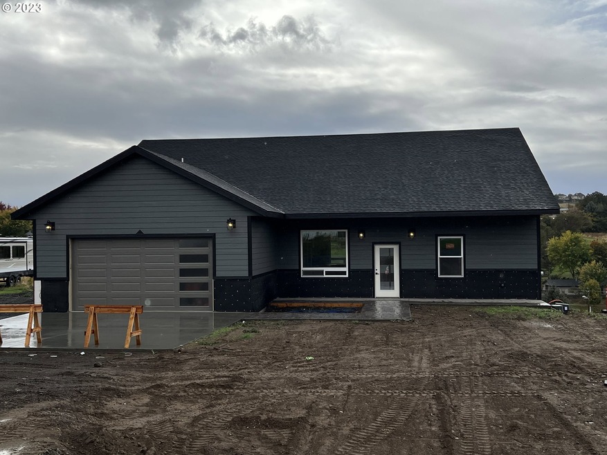 738 SW Runnion Ave, Pendleton, OR 97801 - photo 1