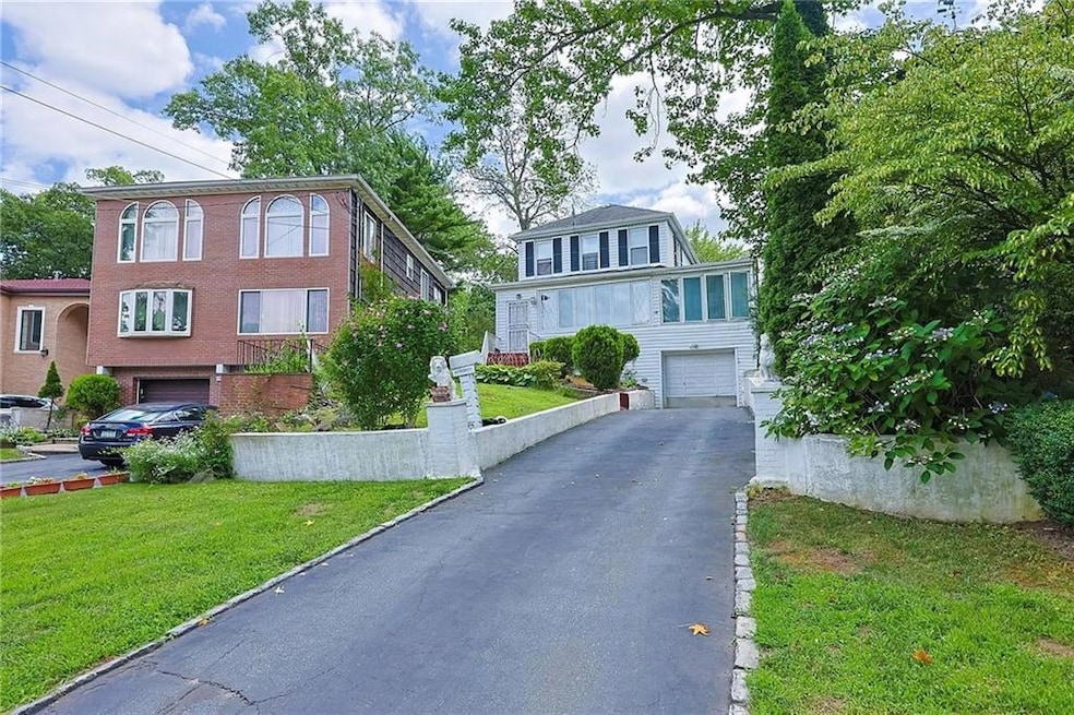 For Sale $1,177,000 • Co-Listing Agent