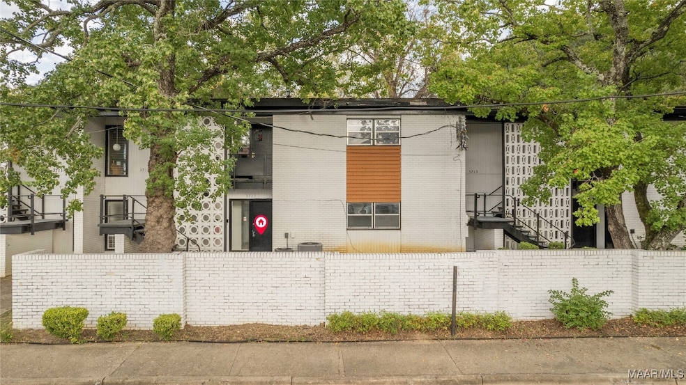 For Sale $1,049,900 • Co-Listing Agent