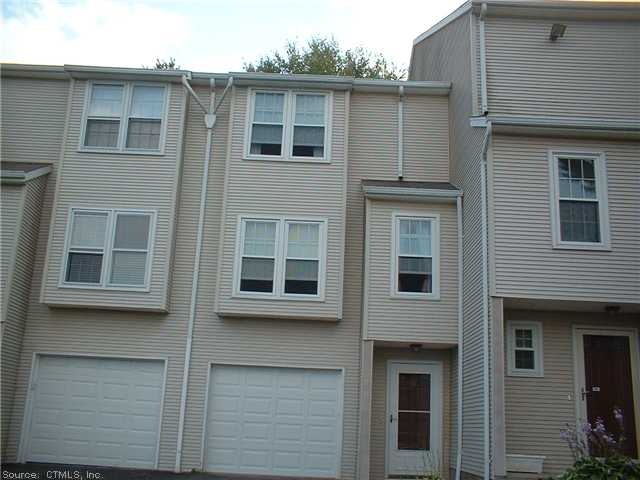 55 Deerwood Ln unit 10, Waterbury, CT 06704 - photo 1