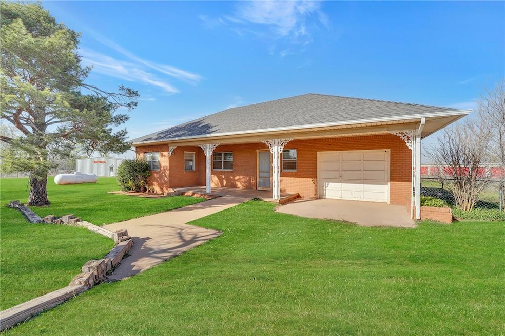 4715 W 3rd St, Elk City, OK 73644 - photo 1