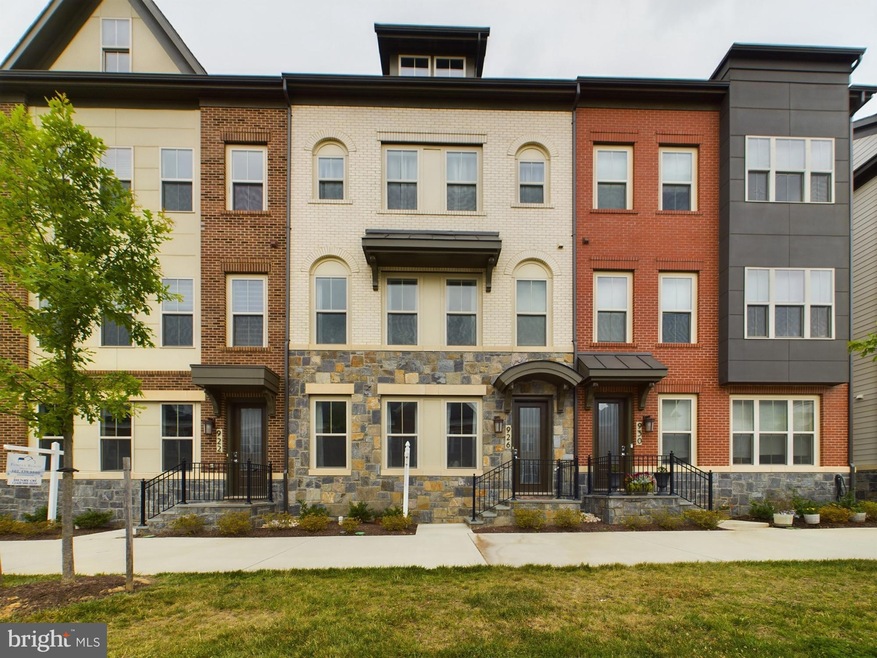 Sold $1,140,000 • Co-Listing Agent