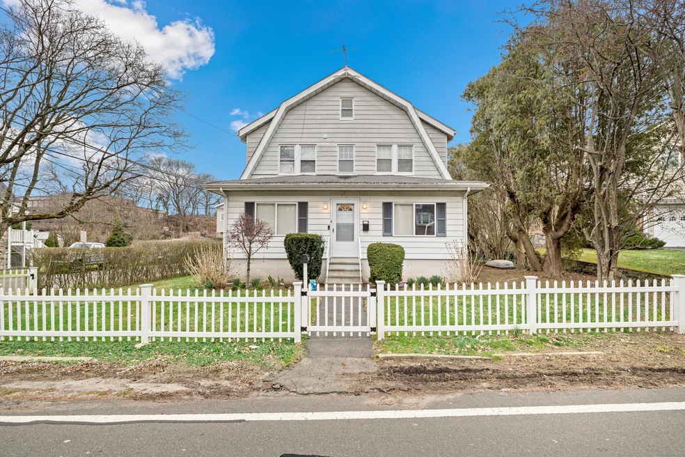 8 Sheephill Rd, Riverside, CT 06878 - photo 1