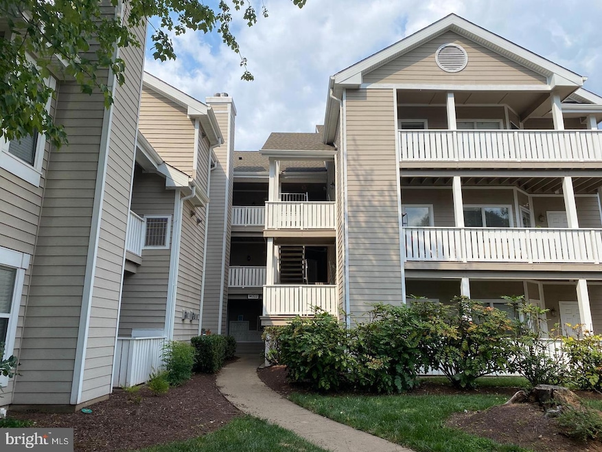 14322 Climbing Rose Way unit 304, Centreville, VA 20121 - photo 1