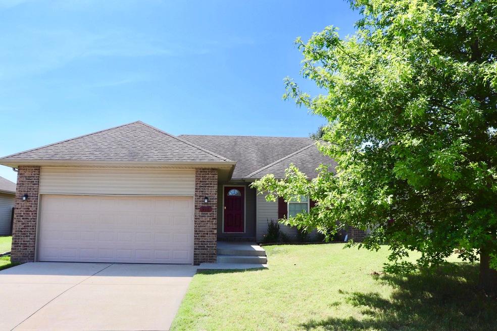 916 Wesley Rd, Nixa, MO 65714 - photo 1