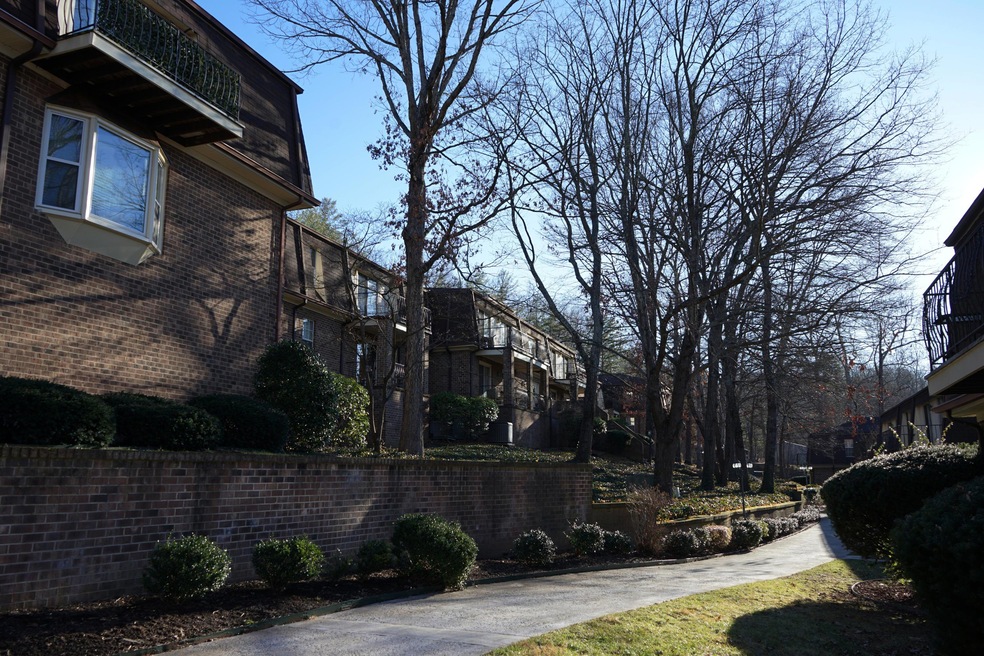 3406 Kim Court, B20, Roanoke, VA 24018