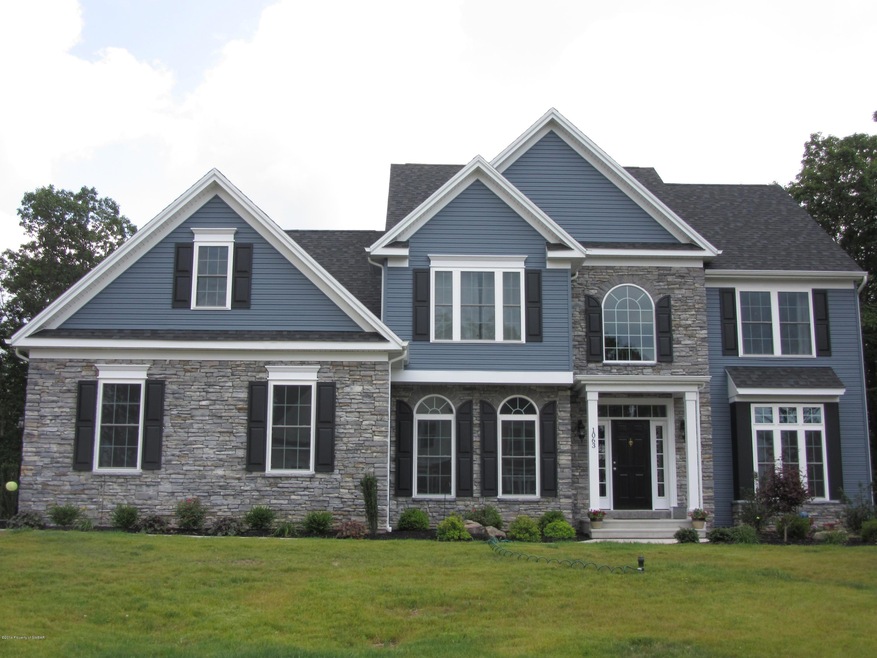 1063 Manor Dr, Mountain Top, PA 18707 - photo 1