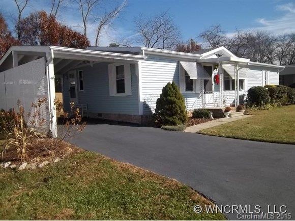 222 Cranbrook Cir, Hendersonville, NC 28792 - photo 1