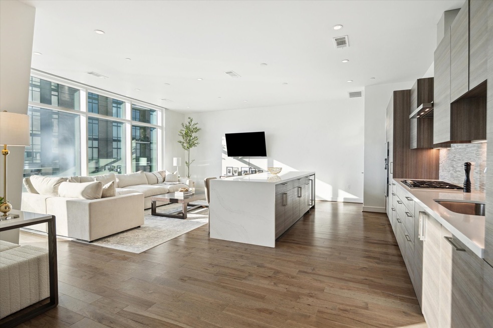 Located on the 10th floor of the Arabella, this 2