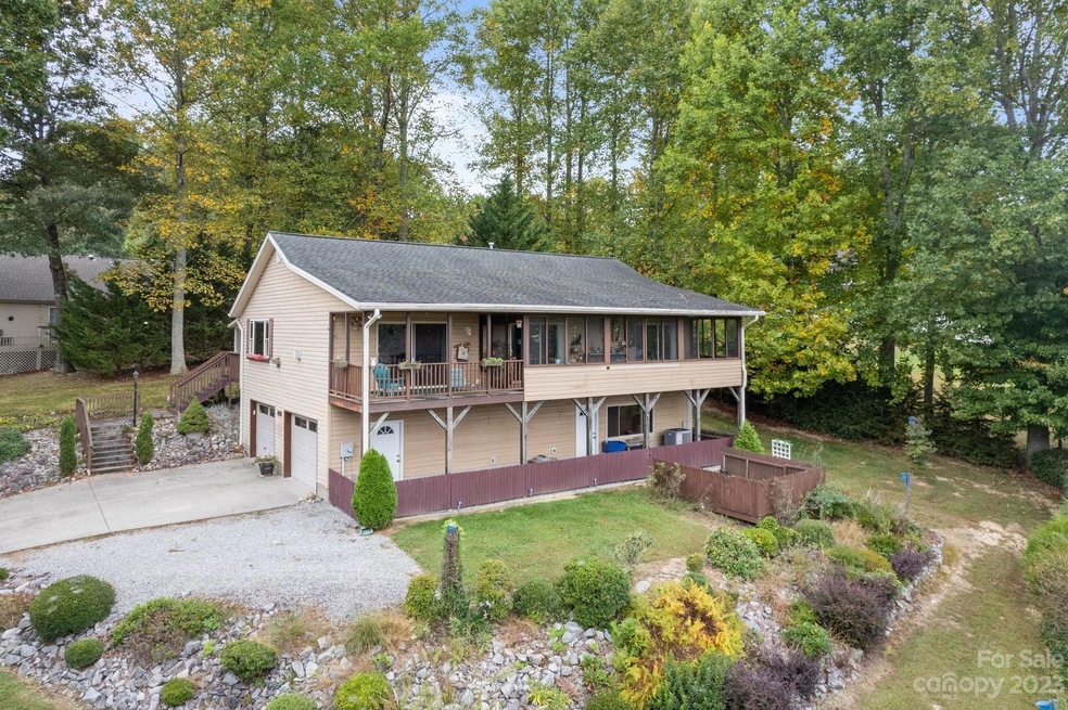 81 Chestnut Ln, Hendersonville, NC 28792 - photo 1