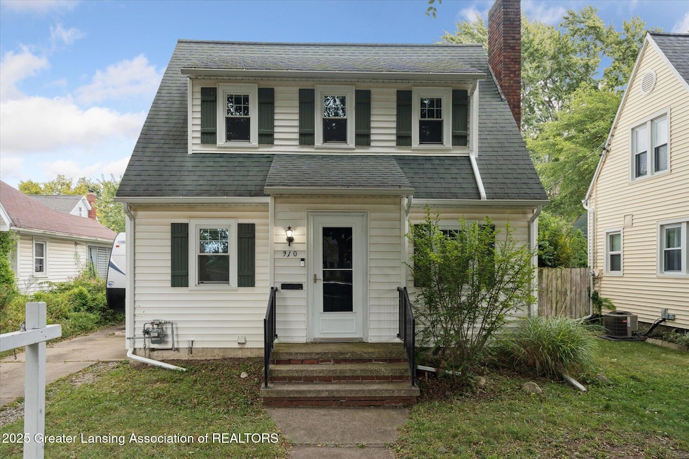 910 Durant St, Lansing, MI 48915 - photo 1