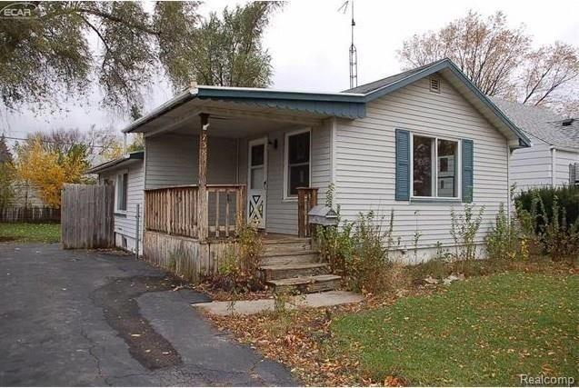 738 Crawford St, Flint, MI 48507 - photo 1