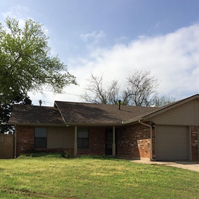 706 Silver Maple Ln, Noble, OK 73068 - photo 1