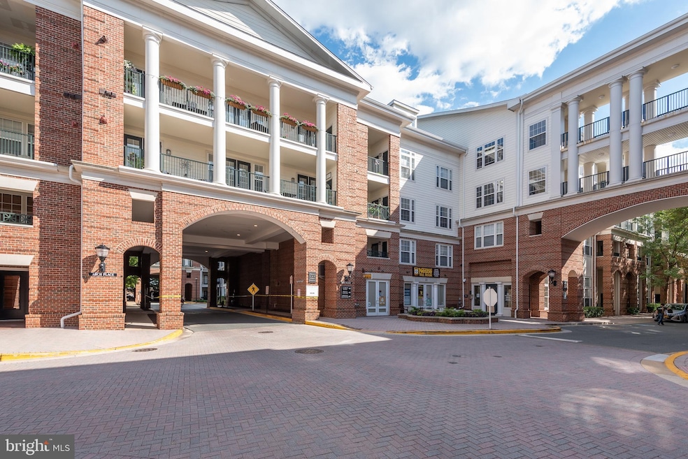 Colonnade at Kentlands unit B55, Gaithersburg, MD 20878 - photo 1