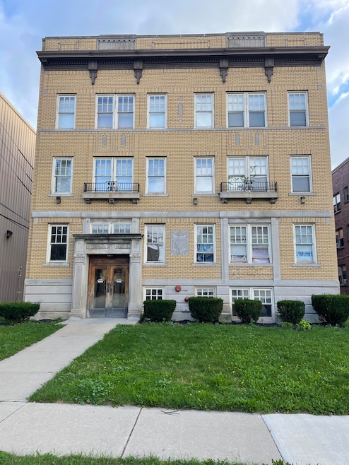 590 Parkview Dr unit 301, Detroit, MI 48214 - photo 1