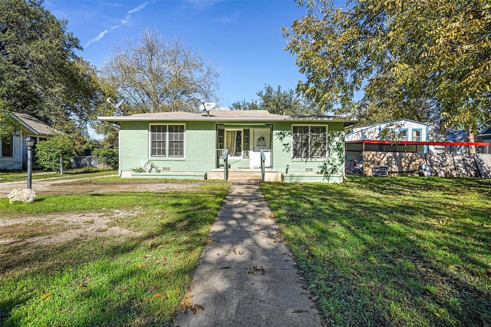 210 W Willingham St unit B, Cleburne, TX 76033 - photo 1