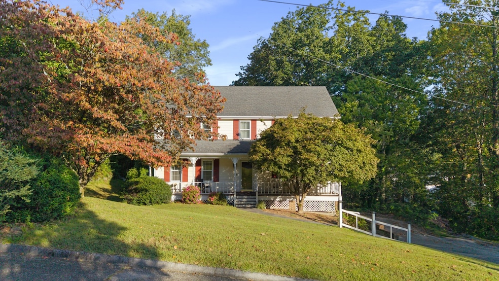 421 Golden Oaks Dr, Hixson, TN 37343 - photo 1